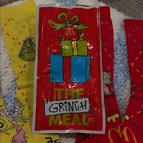 McDonald’s The Grinch Meal Limited Edition Socks Red and Yellow Holiday - Picture 4 of 4